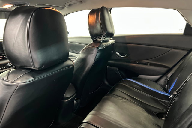 Used 2023 Hyundai Elantra SEL image 19