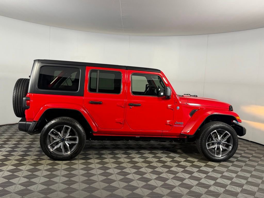 Used 2024 Jeep Wrangler Unlimited image 3