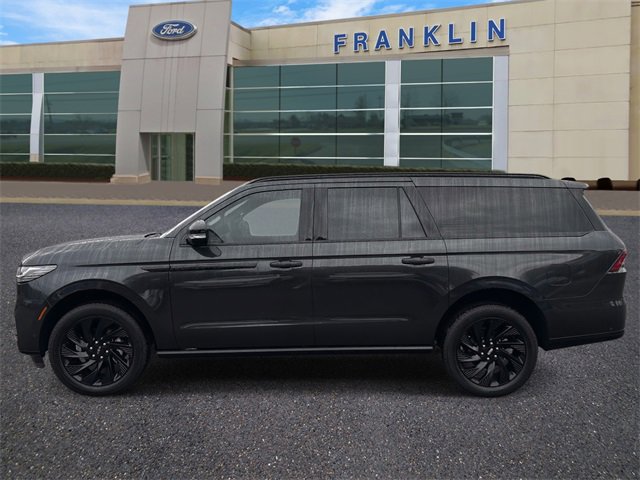 New 2025 Lincoln Navigator L Reserve w/ Jet Appearance Package image 4