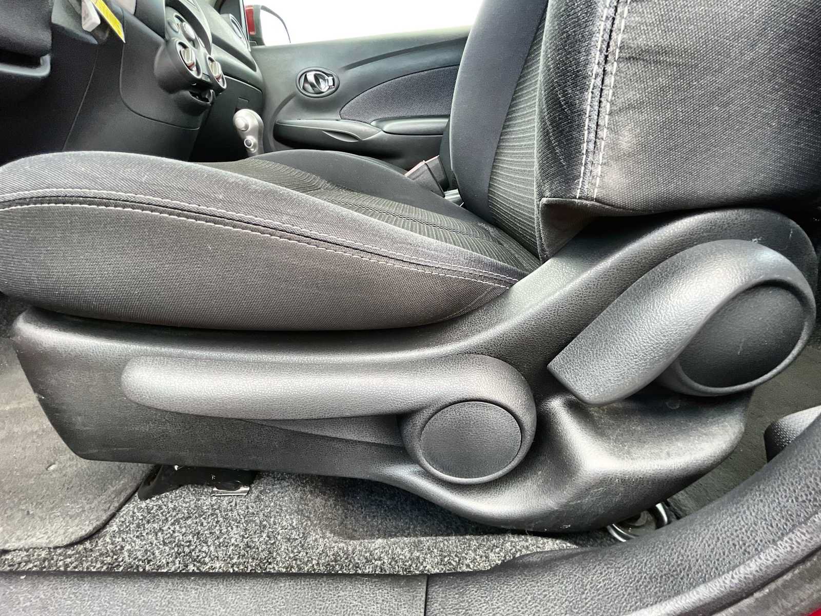Used 2014 Nissan Versa SV FWD image 14