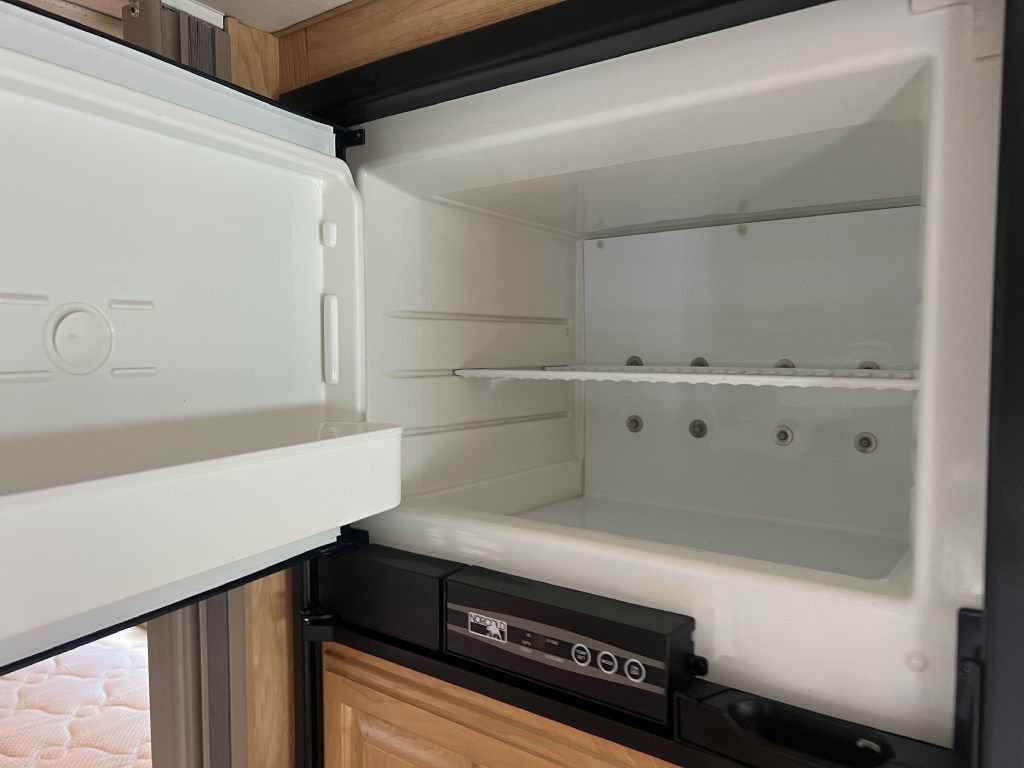 Used 2017 Ford E-450 and Econoline 450 Super Duty w/ Motorhome Prep Package image 78