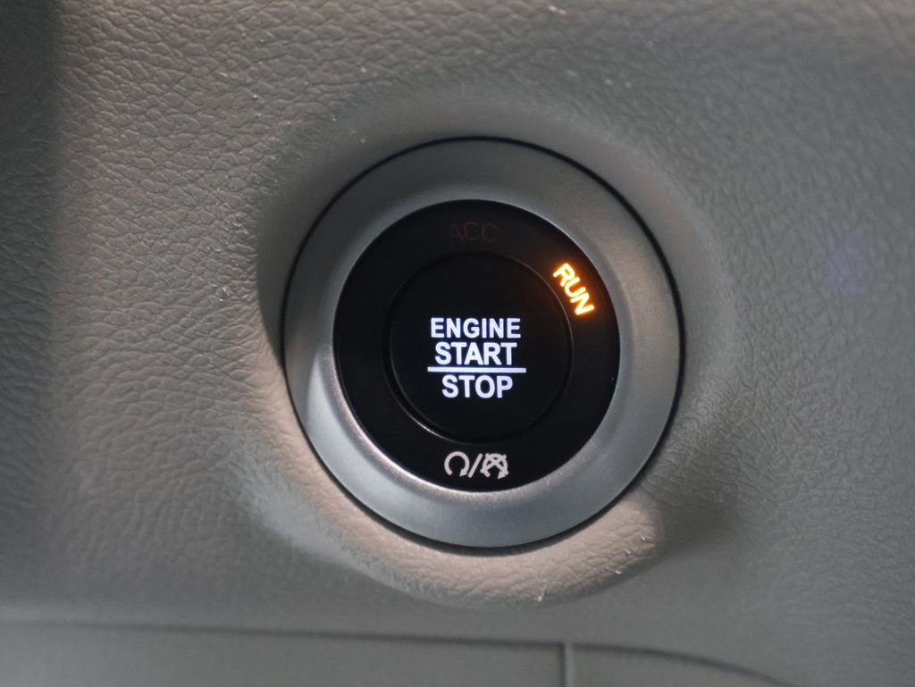 Used 2021 Chrysler Voyager LX image 26