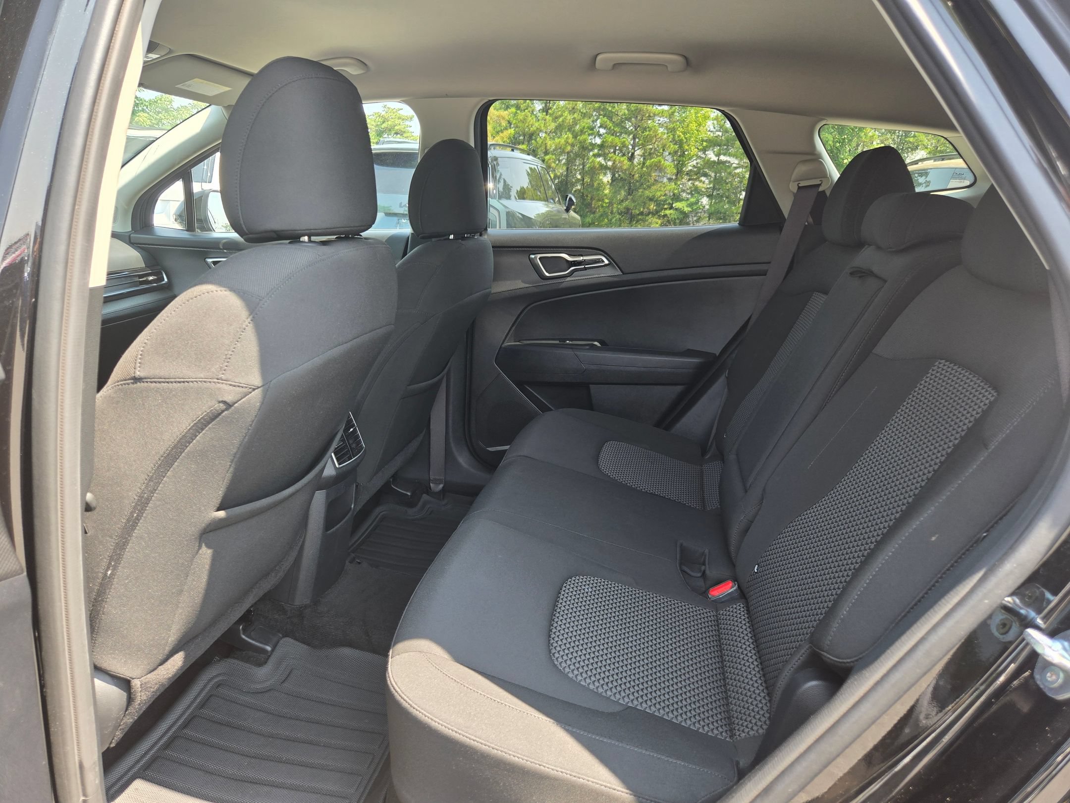 Used 2025 Kia Sportage LX FWD image 36