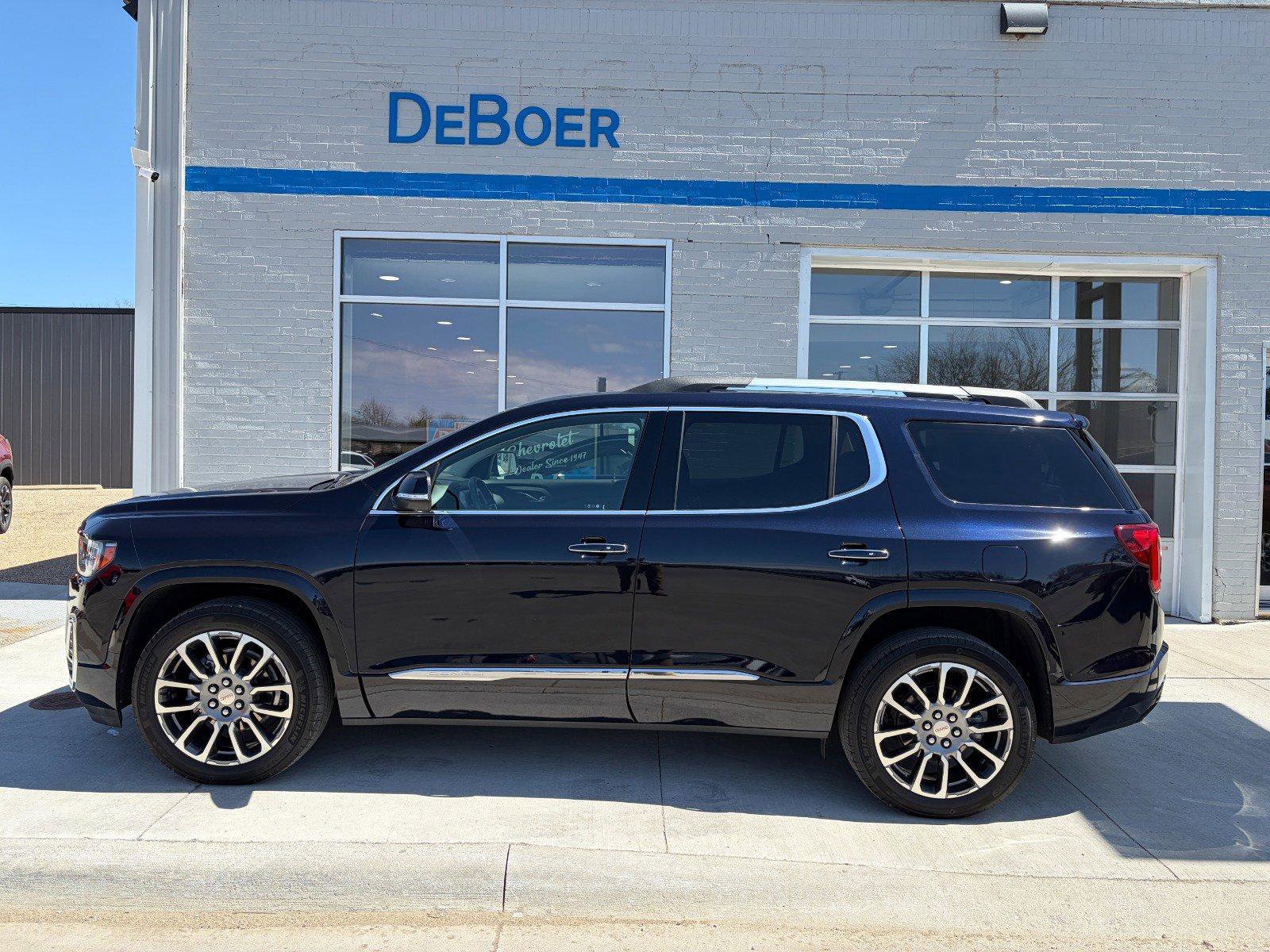 Used 2022 GMC Acadia Denali w/ Denali Ultimate Package AWD/4WD image 2