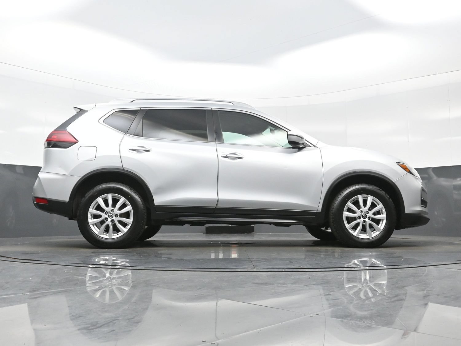 Used 2018 Nissan Rogue SV AWD/4WD image 34