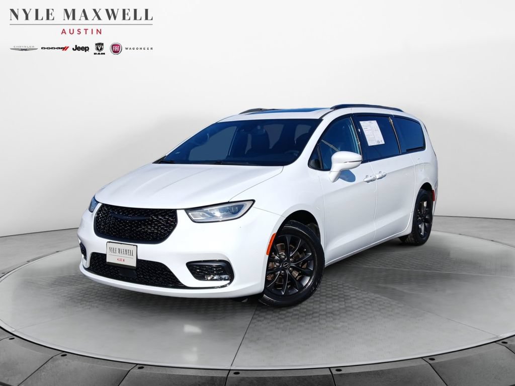Used 2021 Chrysler Pacifica Touring-L w/ Uconnect Theater Family Group