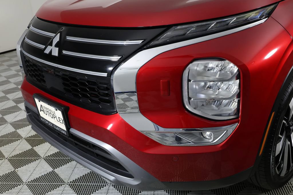 Used 2025 Mitsubishi Outlander SE image 40