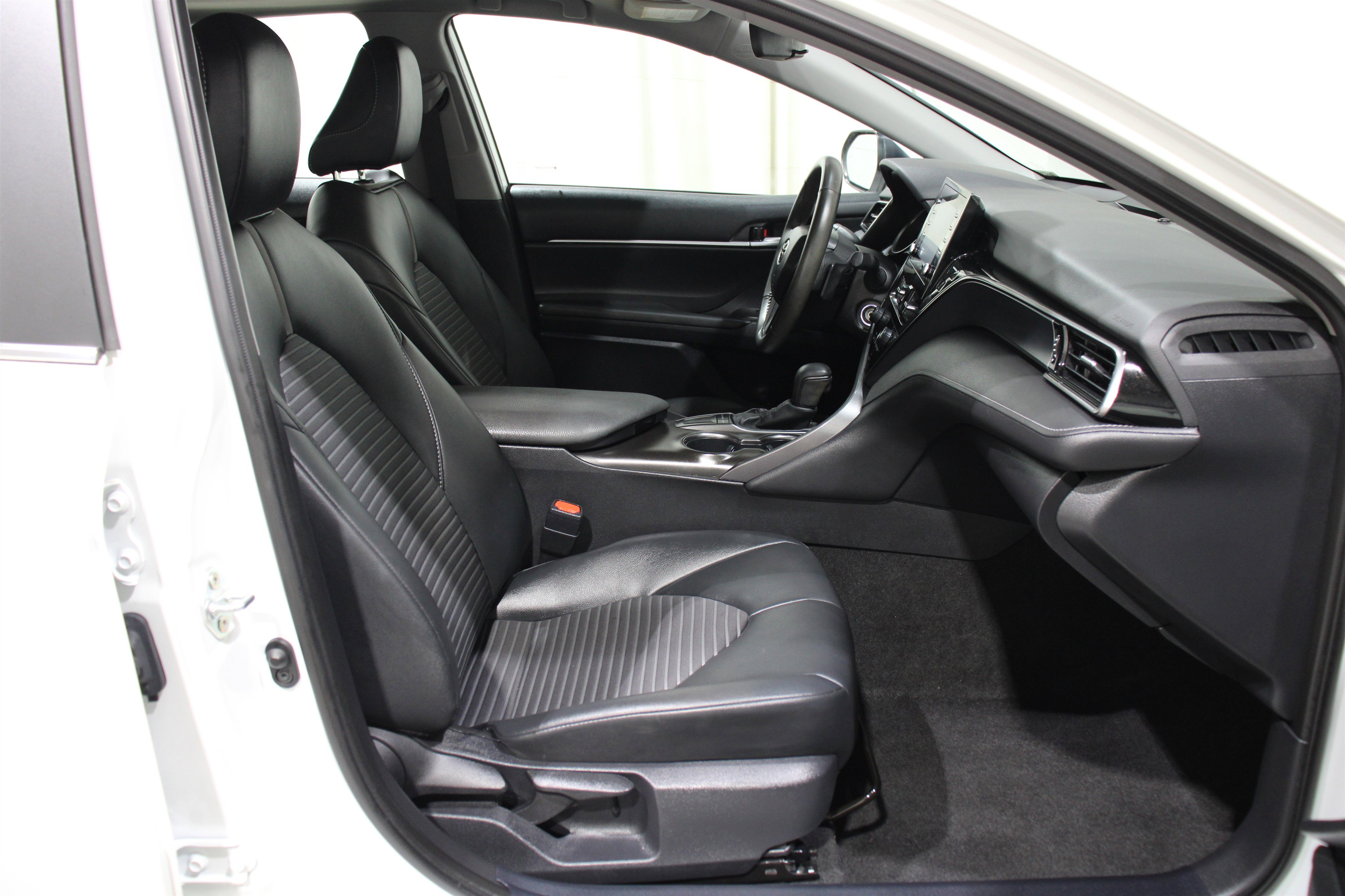 Used 2023 Toyota Camry SE image 23