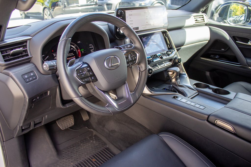 Used 2024 Lexus LX 600 4WD w/ Luxury Package image 11