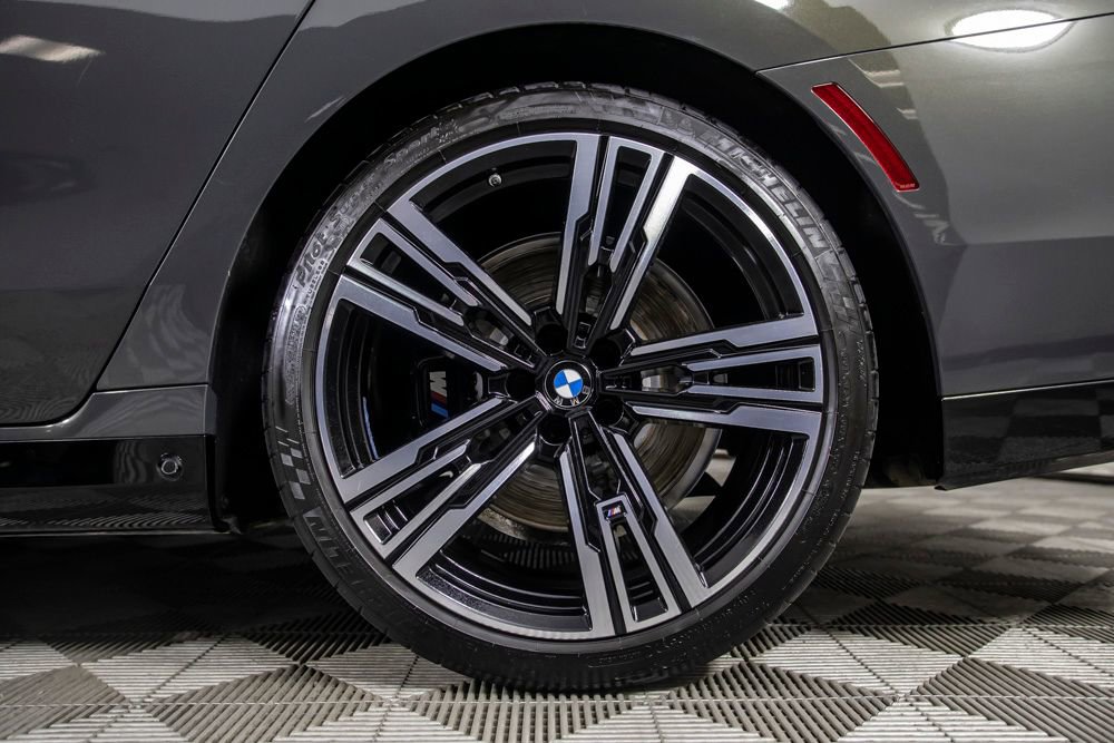 Used 2023 BMW 740i w/ Executive Package RWD image 41