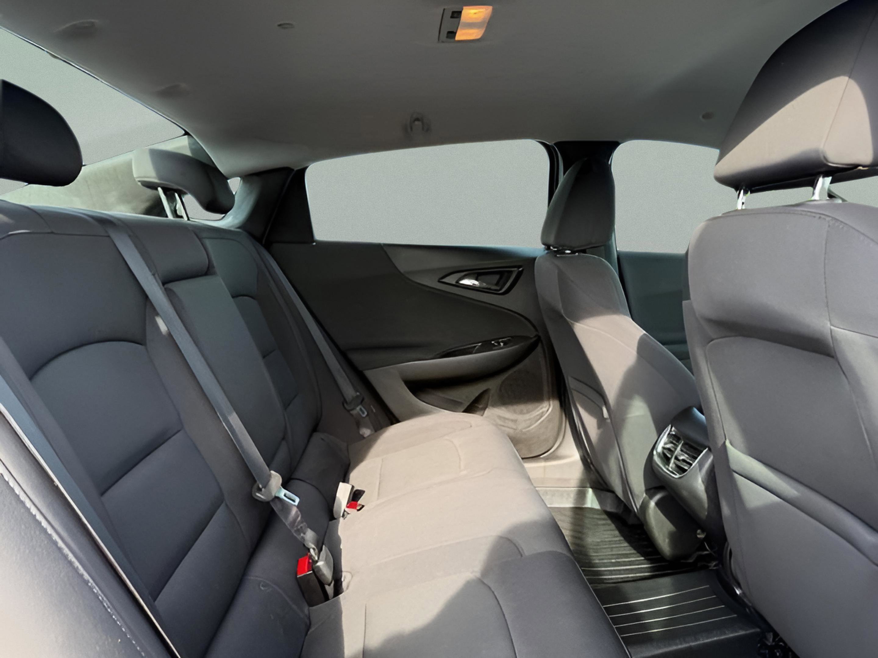Used 2017 Chevrolet Malibu LT FWD image 9