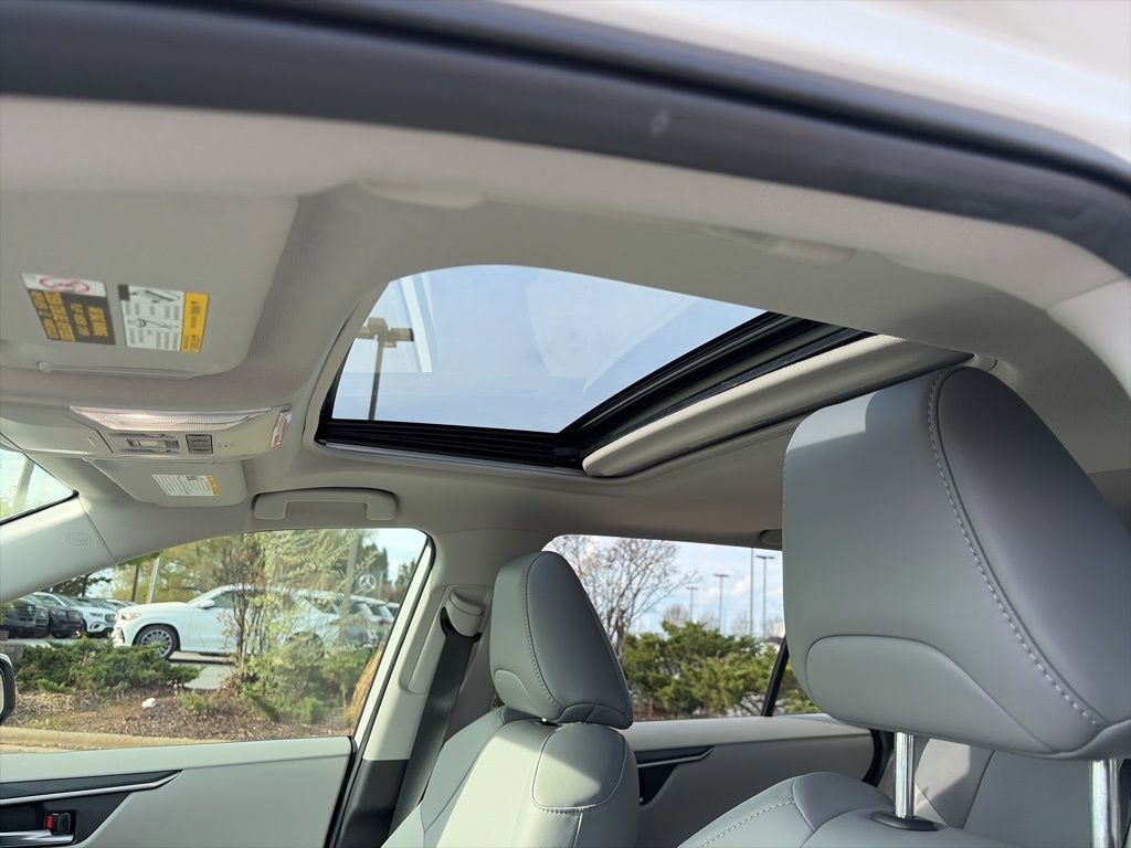 Used 2022 Toyota RAV4 XLE Premium image 12