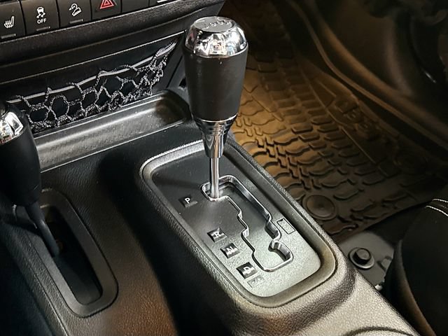 Used 2016 Jeep Wrangler Unlimited Rubicon AWD/4WD image 15