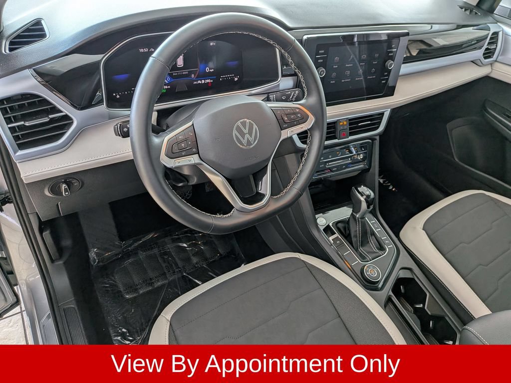 Used 2025 Volkswagen Taos SE AWD/4WD image 13