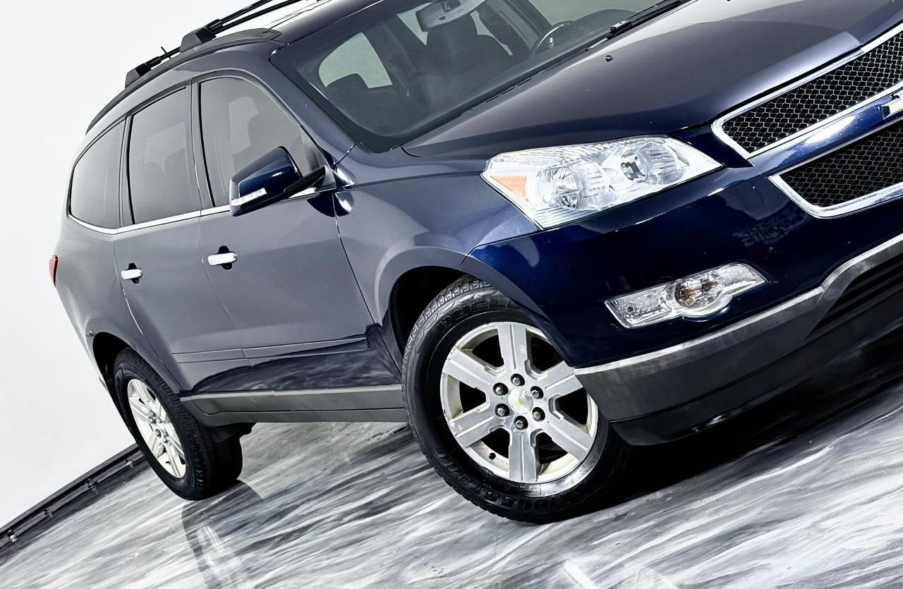 Used 2010 Chevrolet Traverse LT w/ Personal Connectivity Package FWD image 4