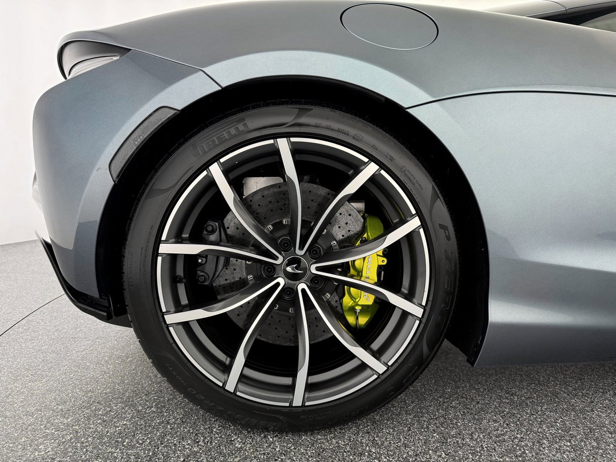 Used 2023 McLaren Artura image 30