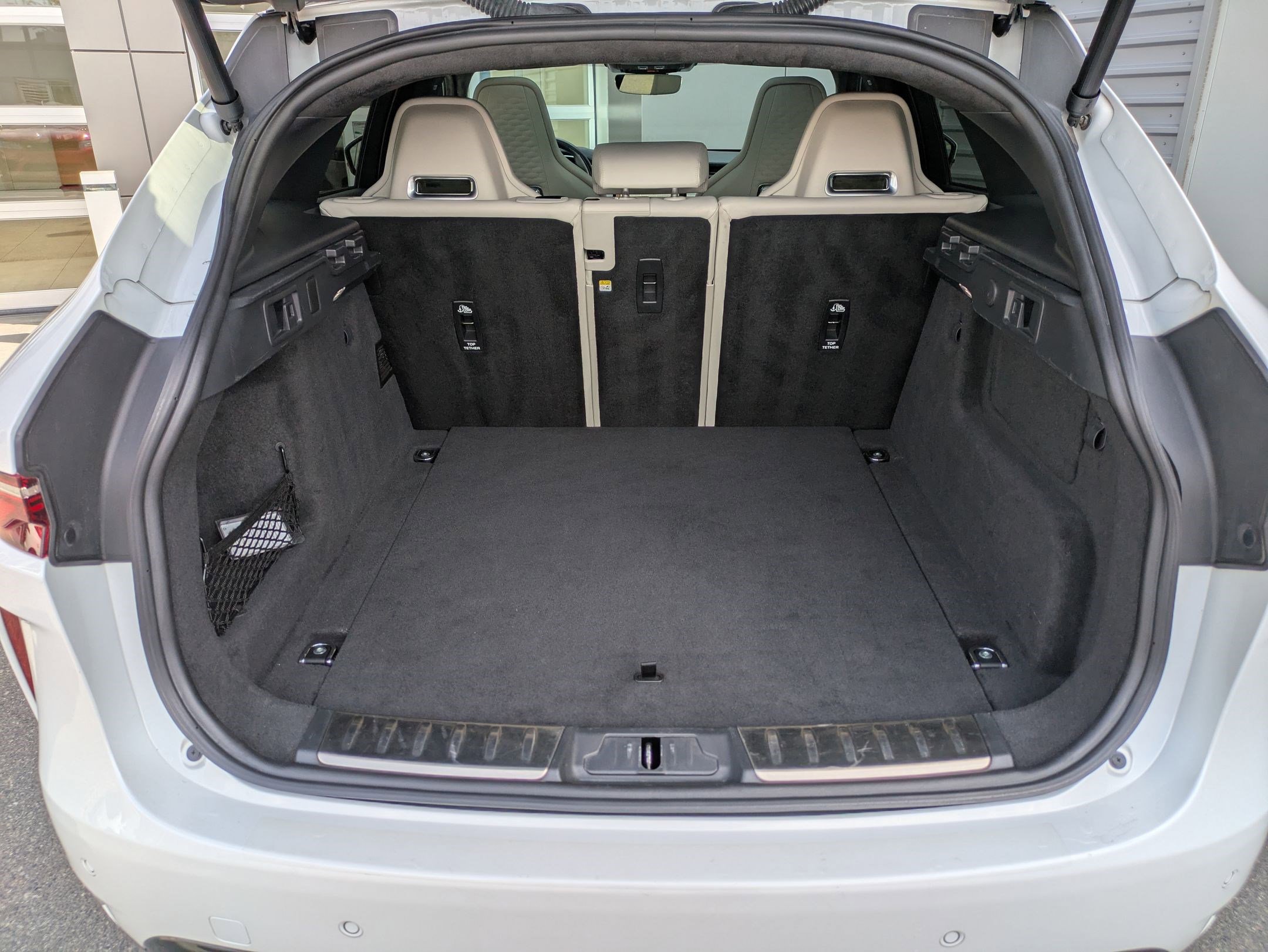 Used 2023 Jaguar F-PACE SVR image 32