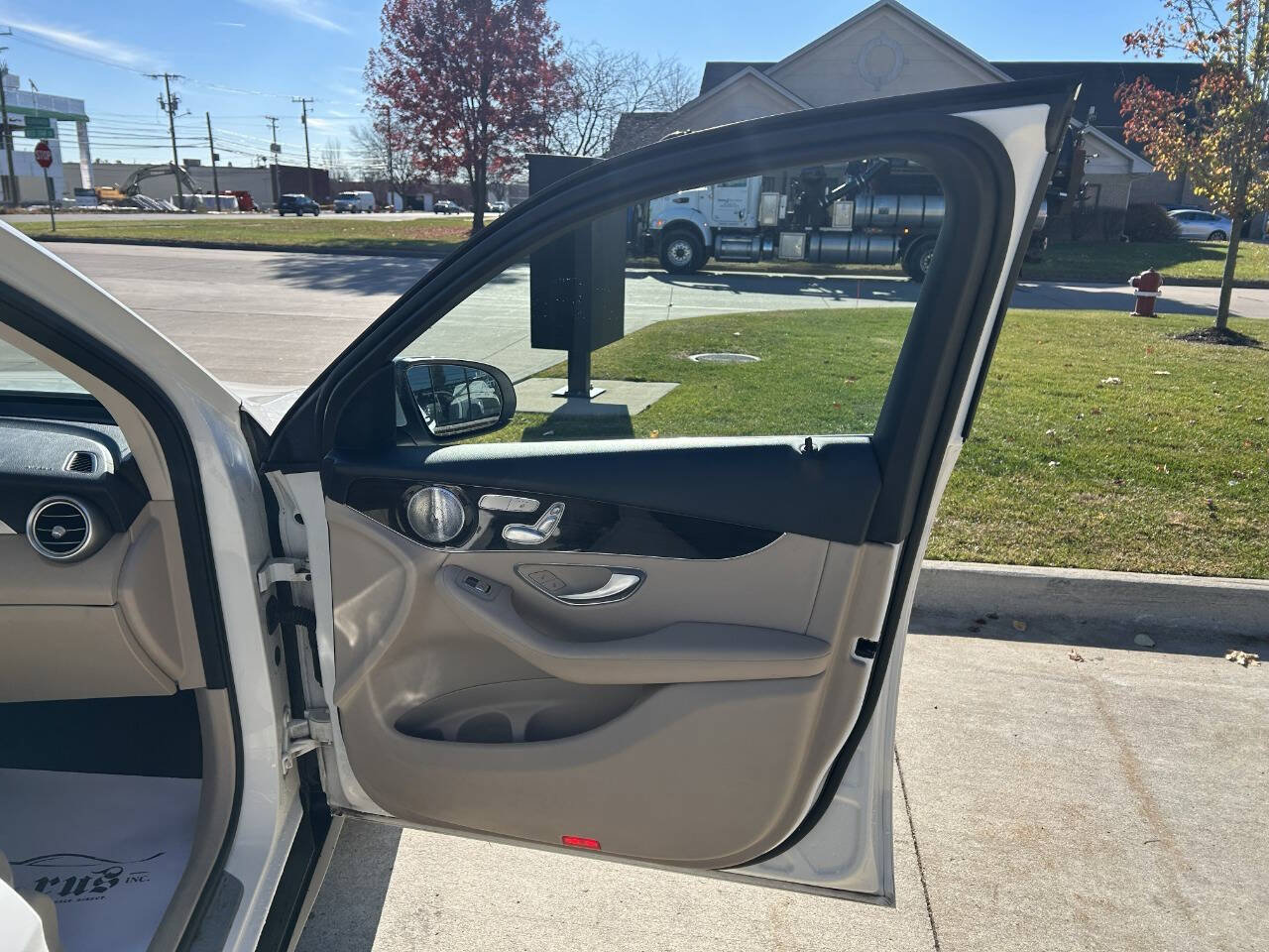 Used 2018 Mercedes-Benz GLC 300 4MATIC image 40