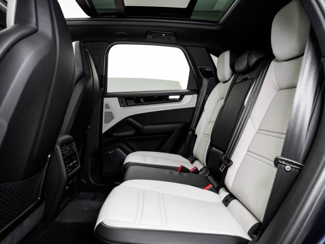 Certified 2026 Porsche Cayenne AWD/4WD image 28