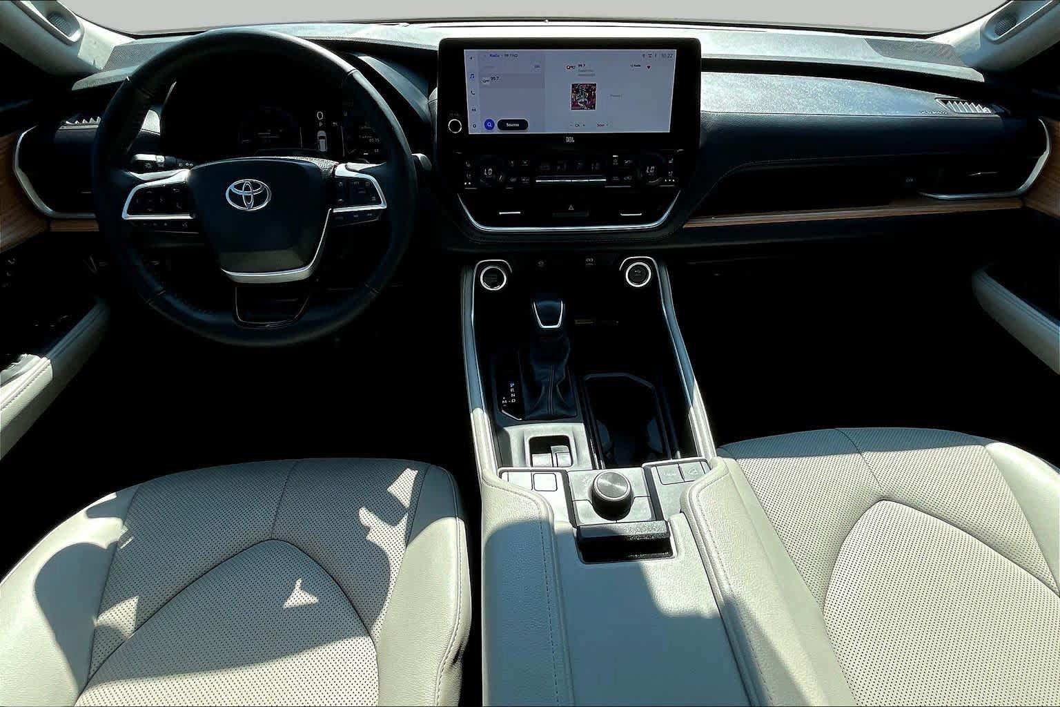 Used 2025 Toyota Grand Highlander AWD image 16