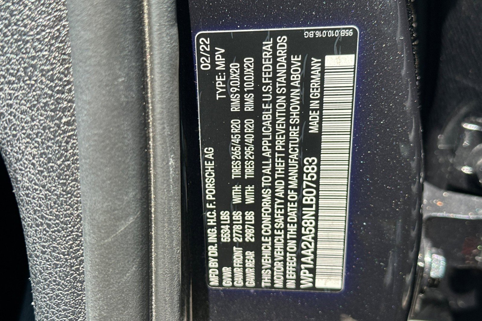 Certified 2022 Porsche Macan AWD/4WD image 29
