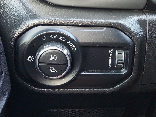 Used 2023 Jeep Gladiator Overland w/ Cold Weather Group AWD/4WD image 23