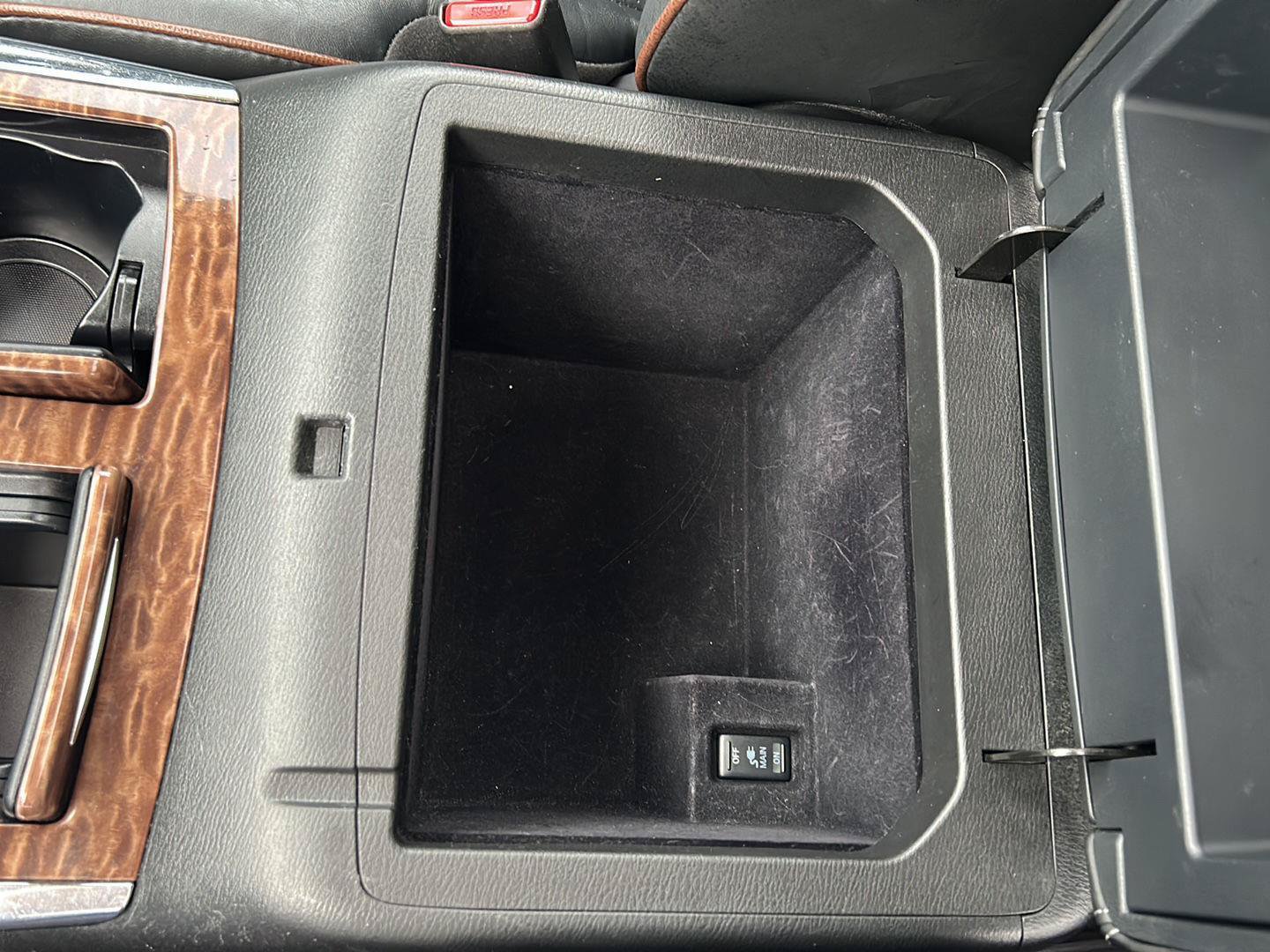 Used 2019 Nissan Armada Platinum w/ Captain's Chairs Package AWD/4WD image 14