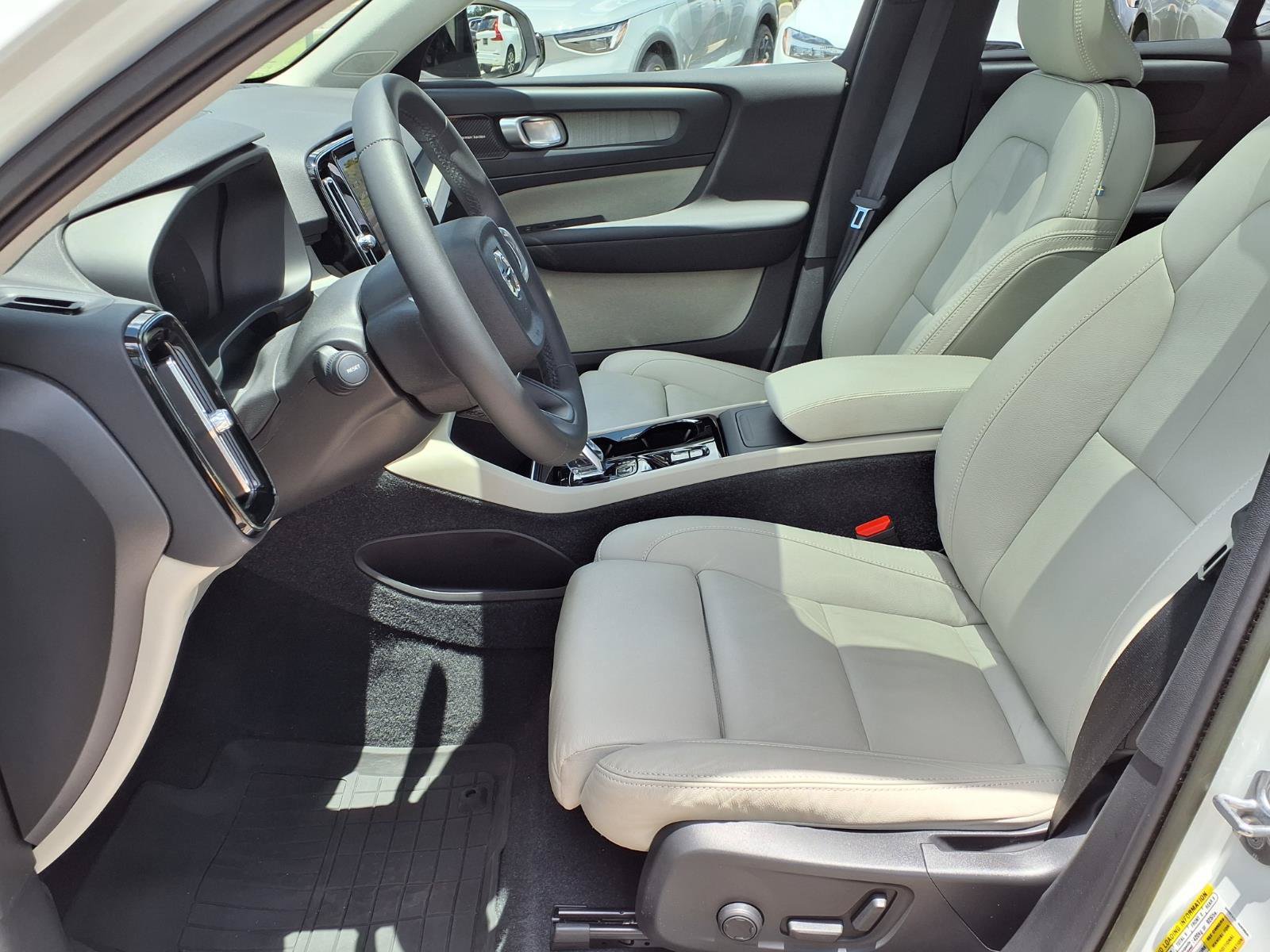 Certified 2023 Volvo XC40 B5 Ultimate w/ Protection Package Premier AWD/4WD image 21