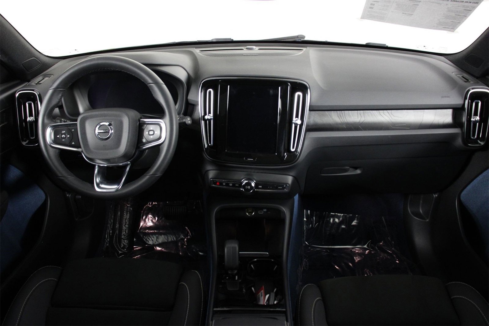 Certified 2023 Volvo XC40 Recharge Ultimate image 7