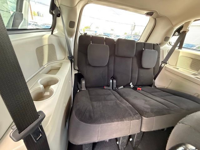 Used 2019 Dodge Grand Caravan SE w/ UConnect Hands-Free Group image 30