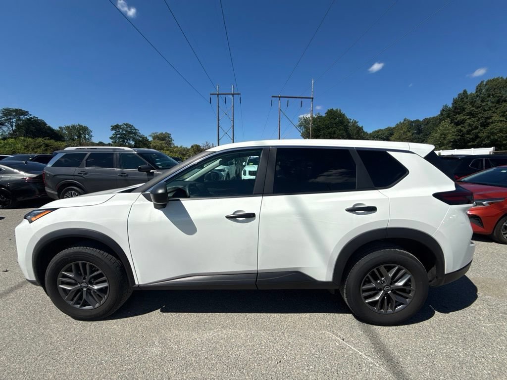 Used 2025 Nissan Rogue S AWD/4WD image 8