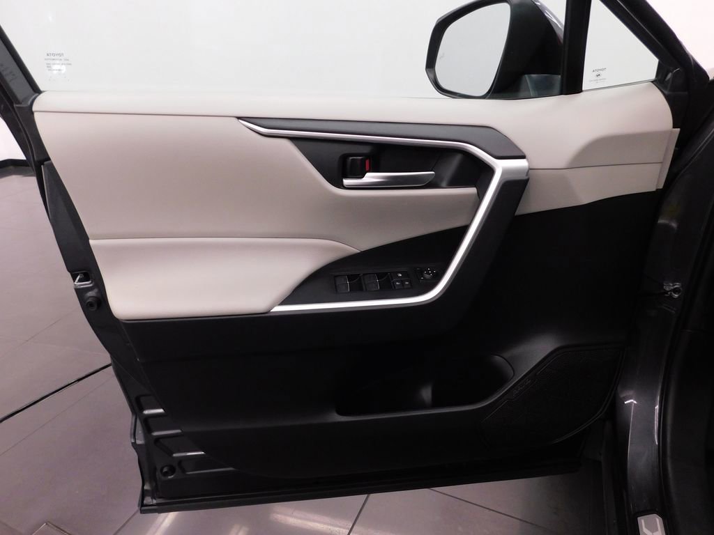 Used 2023 Toyota RAV4 XLE Premium image 11