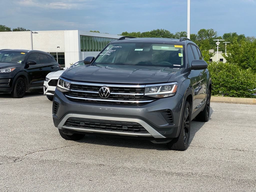Used 2023 Volkswagen Atlas SE AWD/4WD image 3
