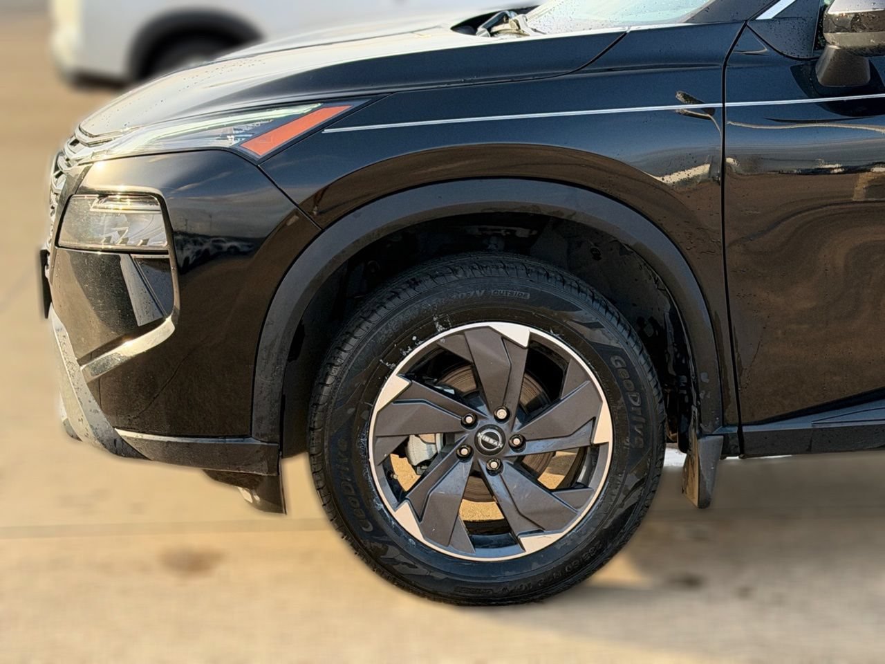 Certified 2024 Nissan Rogue SV FWD image 9