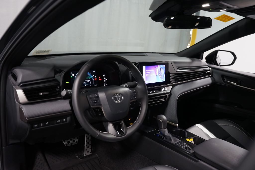 Used 2025 Toyota Camry SE image 11