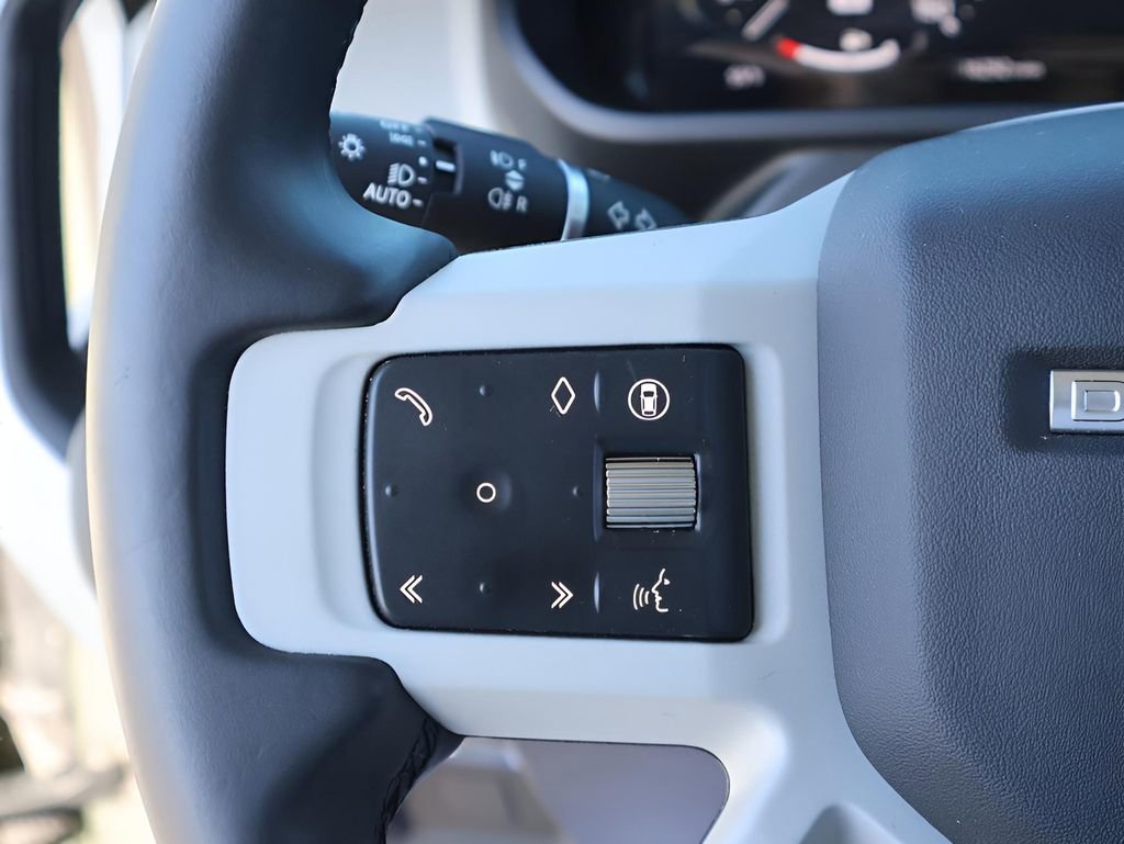Used 2024 Land Rover Defender 110 SE image 31