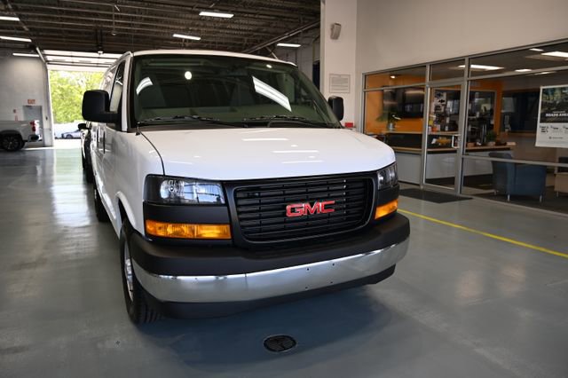 New 2026 GMC Savana 3500 w/ Driver Convenience Package RWD image 3