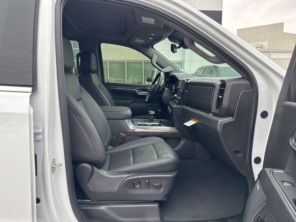Used 2024 Chevrolet Silverado 1500 LTZ image 18