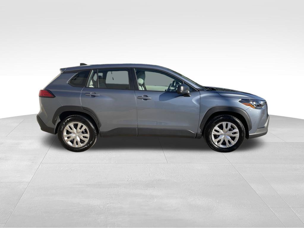 Used 2025 Toyota Corolla Cross L FWD image 4