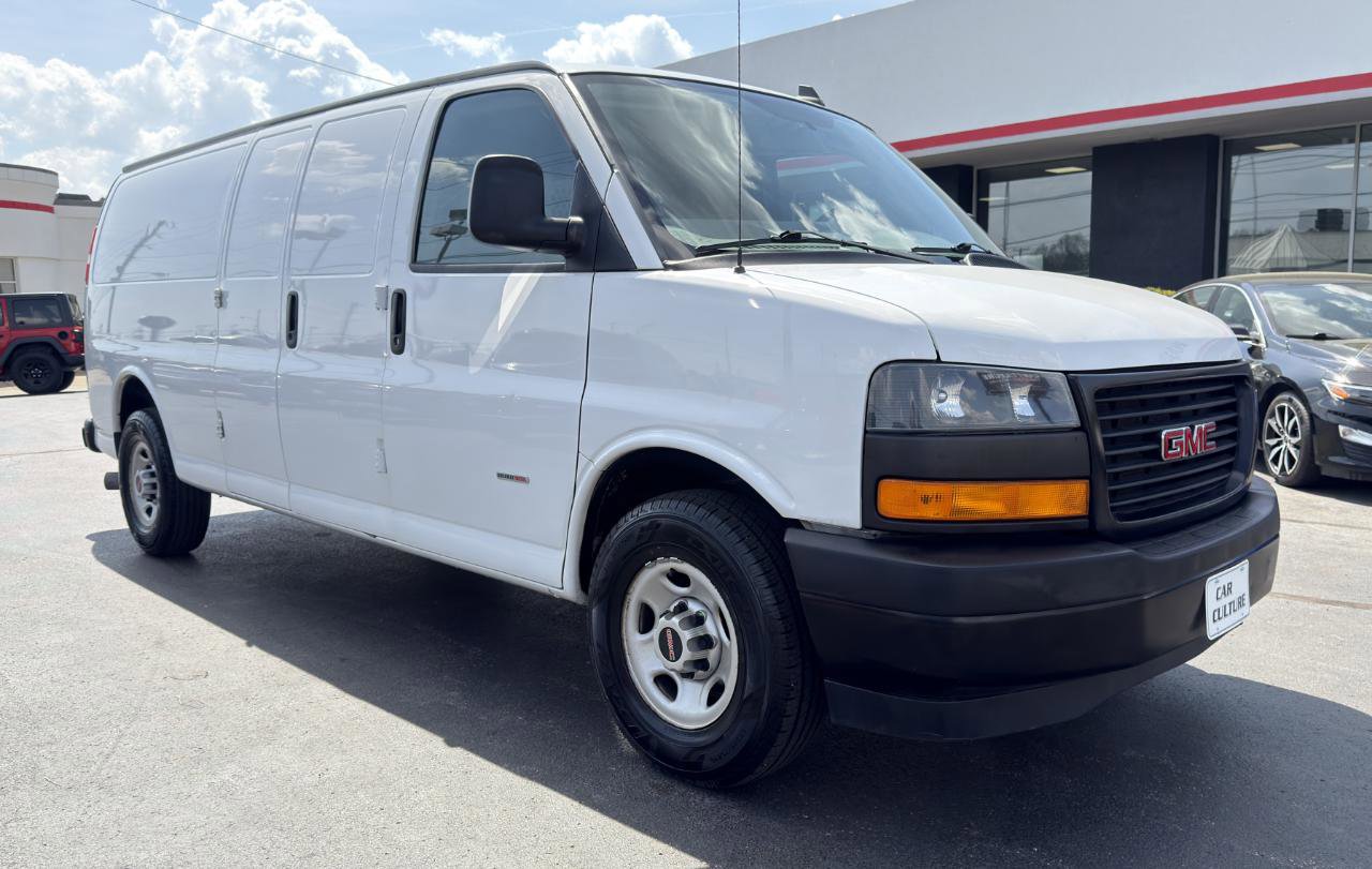 Used 2018 GMC Savana 2500 Extended RWD image 3