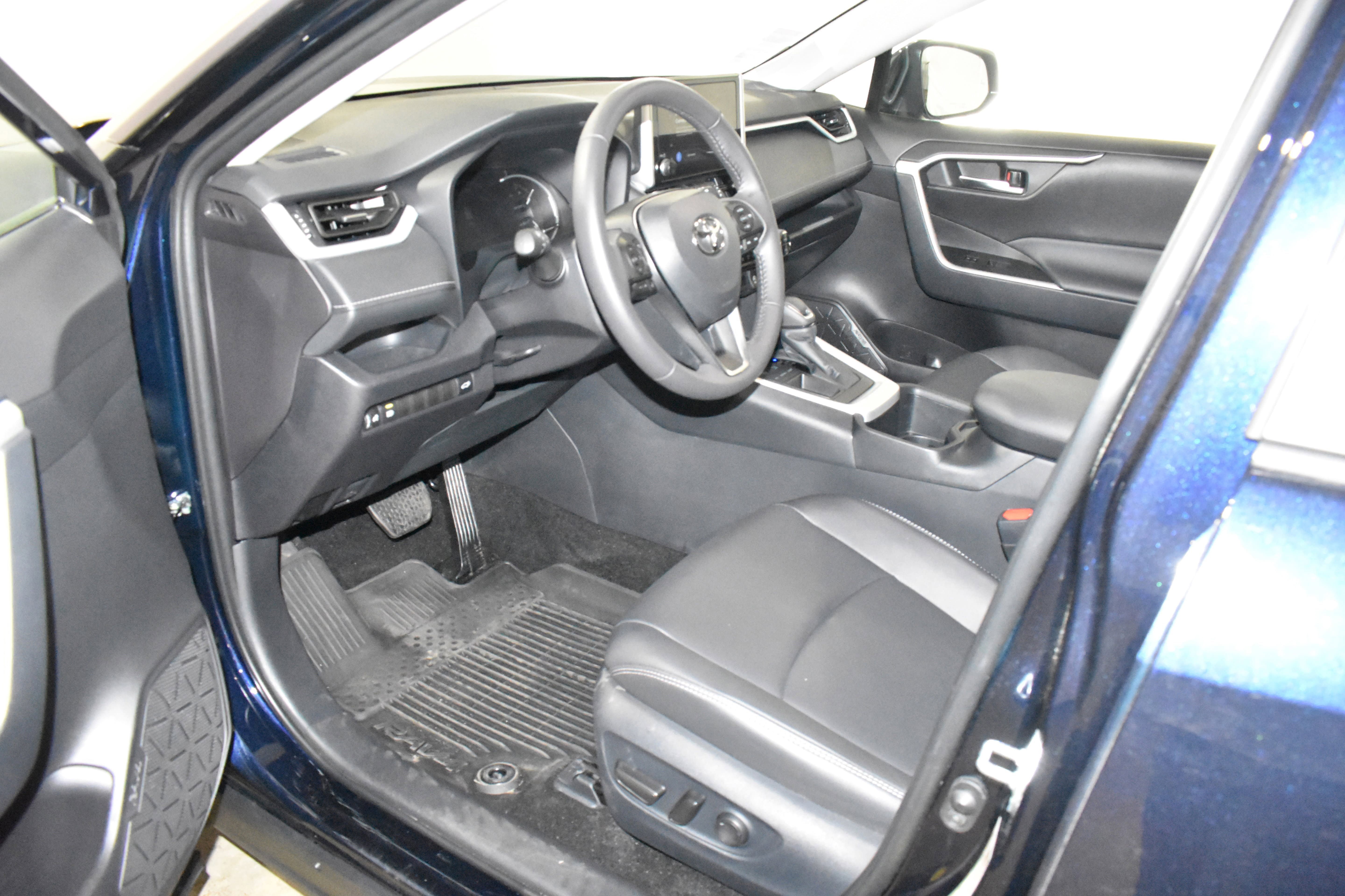 Used 2025 Toyota RAV4 XLE Premium FWD image 21