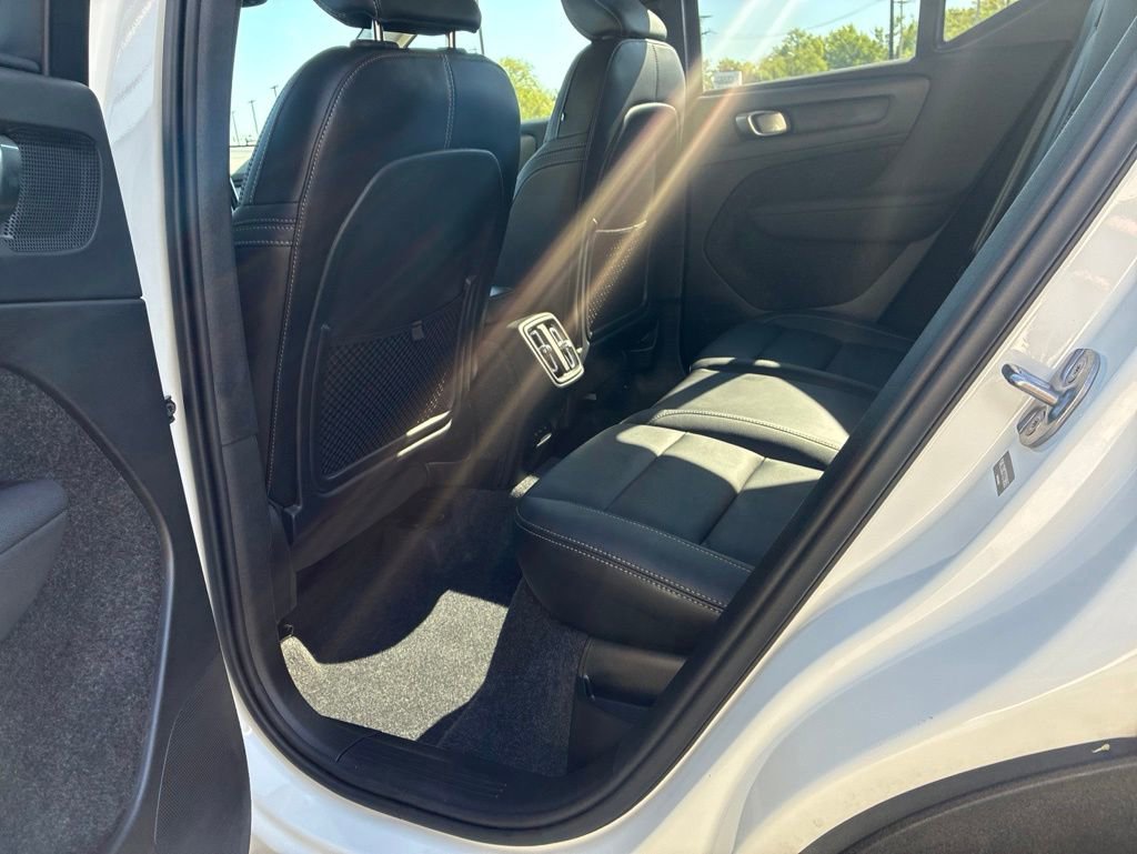 Used 2026 Volvo XC40 B5 Plus AWD/4WD image 7