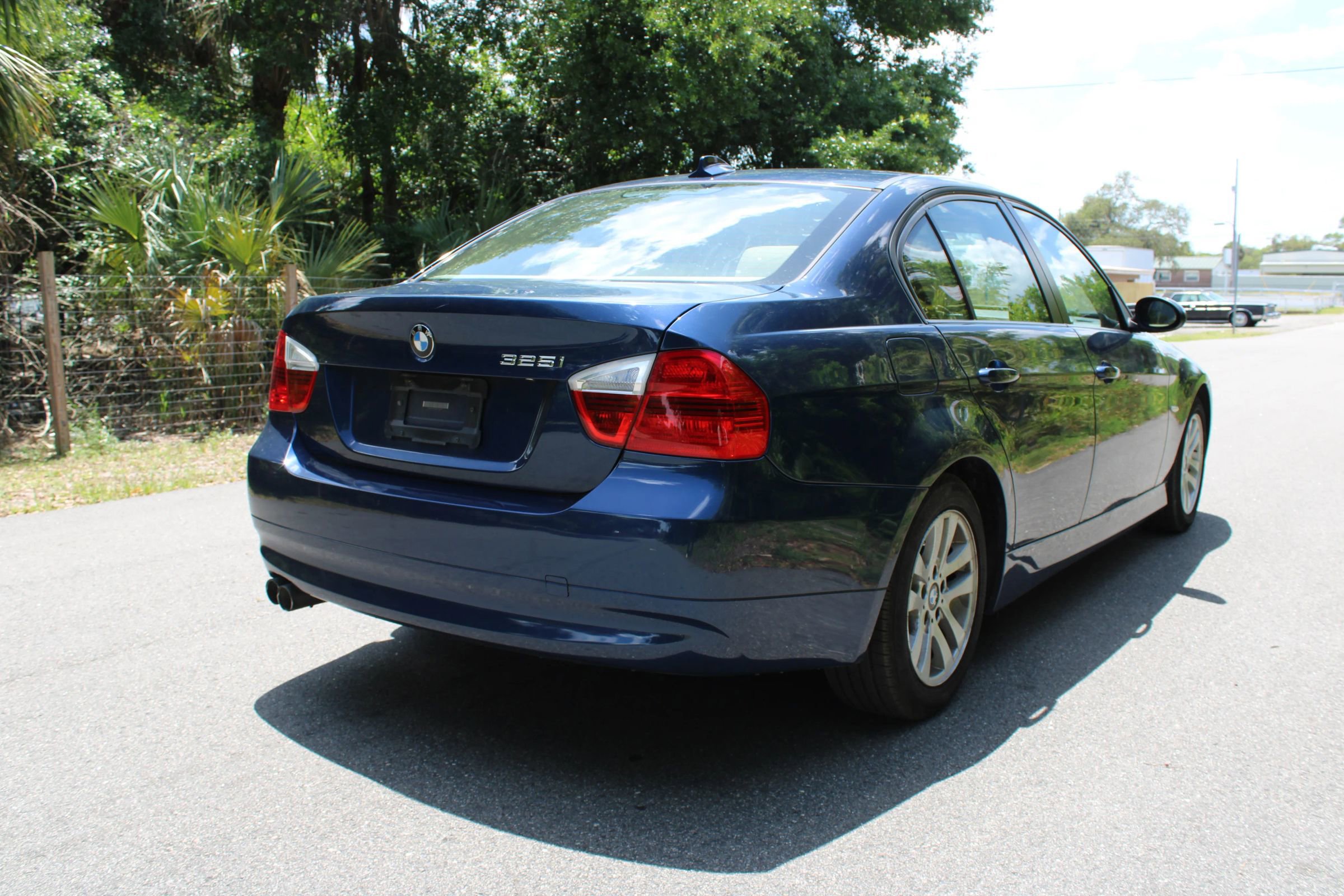 Used 2006 BMW 325i Sedan RWD image 13