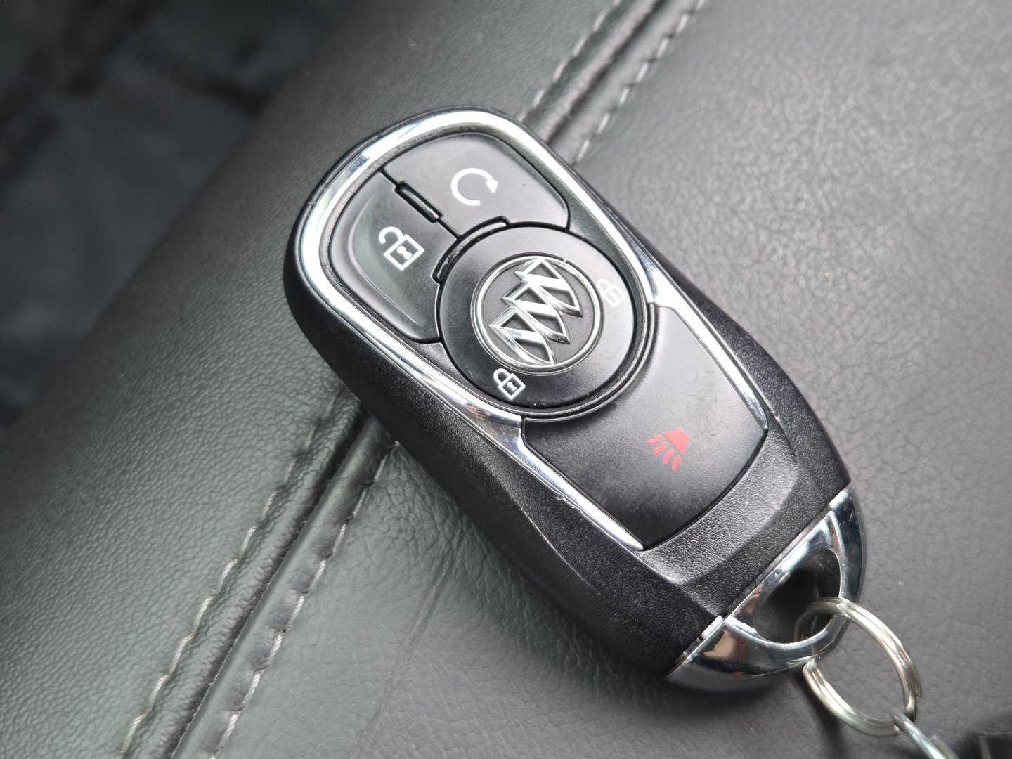 Used 2017 Buick Encore Essence FWD image 31