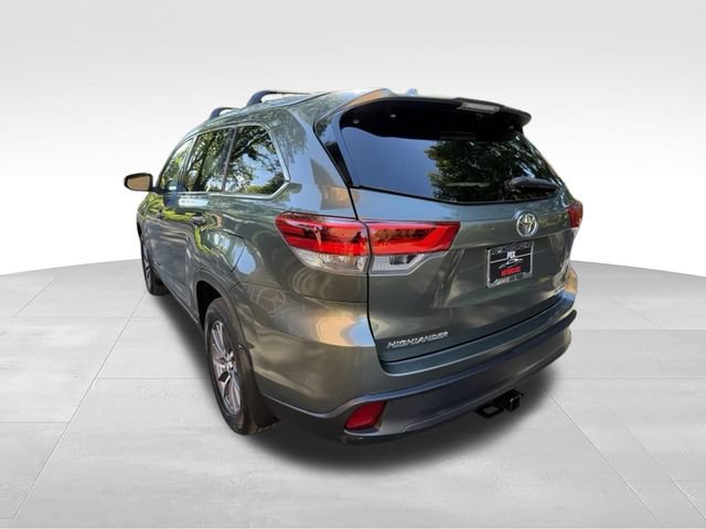 Used 2018 Toyota Highlander XLE AWD/4WD image 3