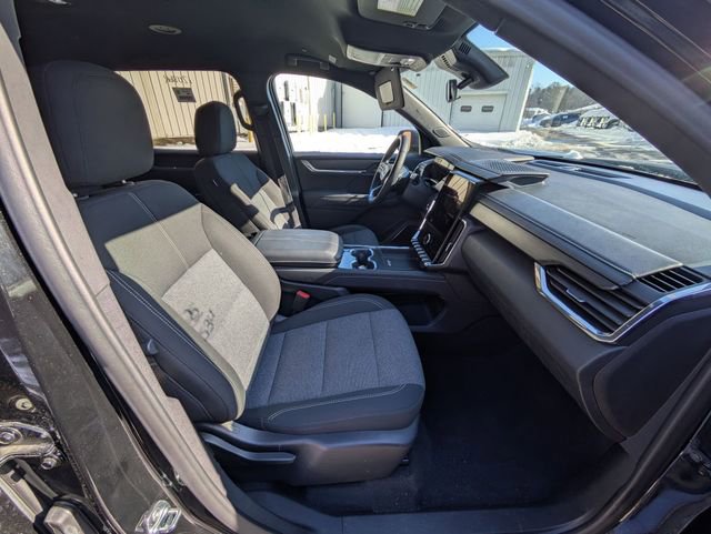 Used 2025 GMC Acadia Elevation image 37