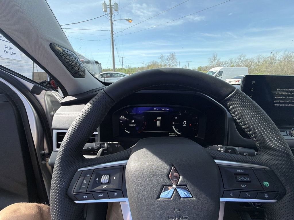 New 2026 Mitsubishi Outlander SE image 15