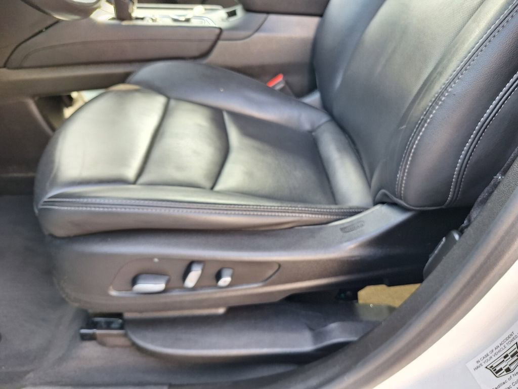 Used 2023 Cadillac XT6 Premium Luxury image 32