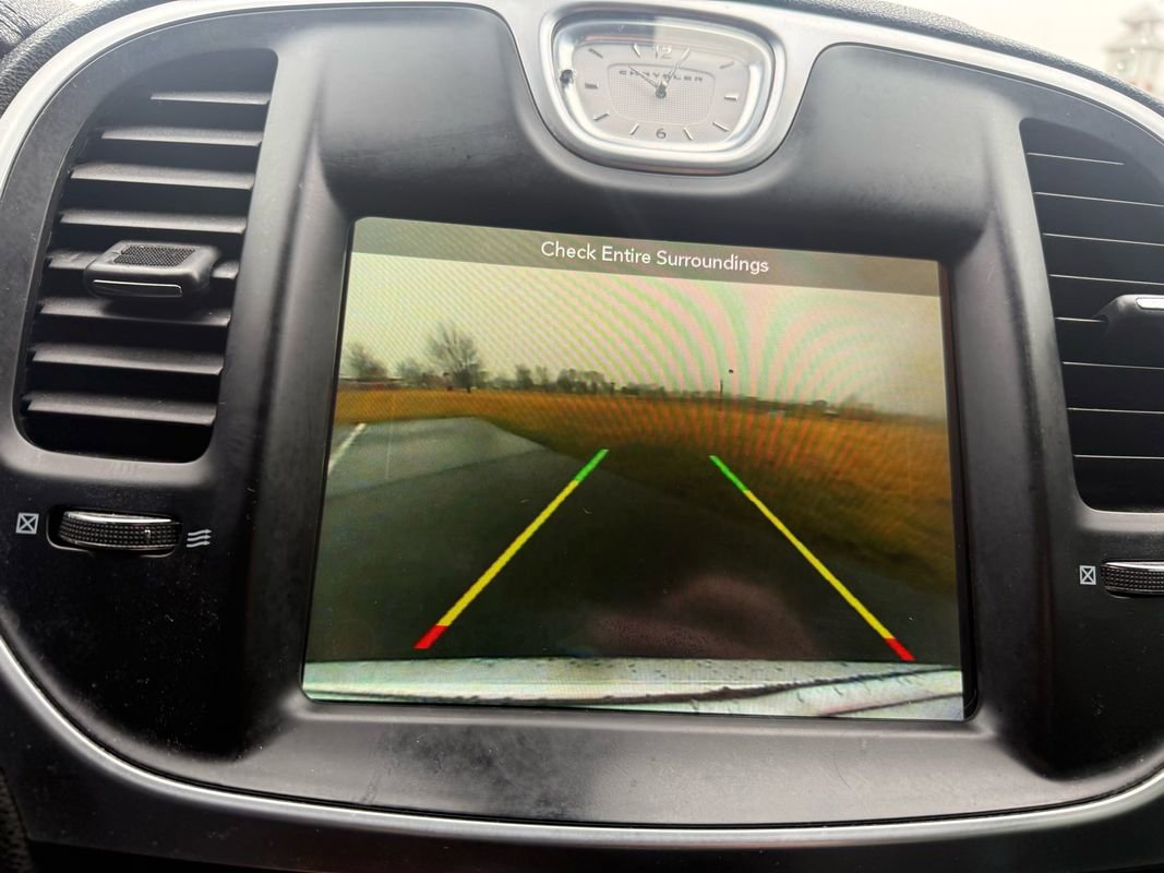 Used 2019 Chrysler 300 Touring w/ Chrome Appearance Package image 17