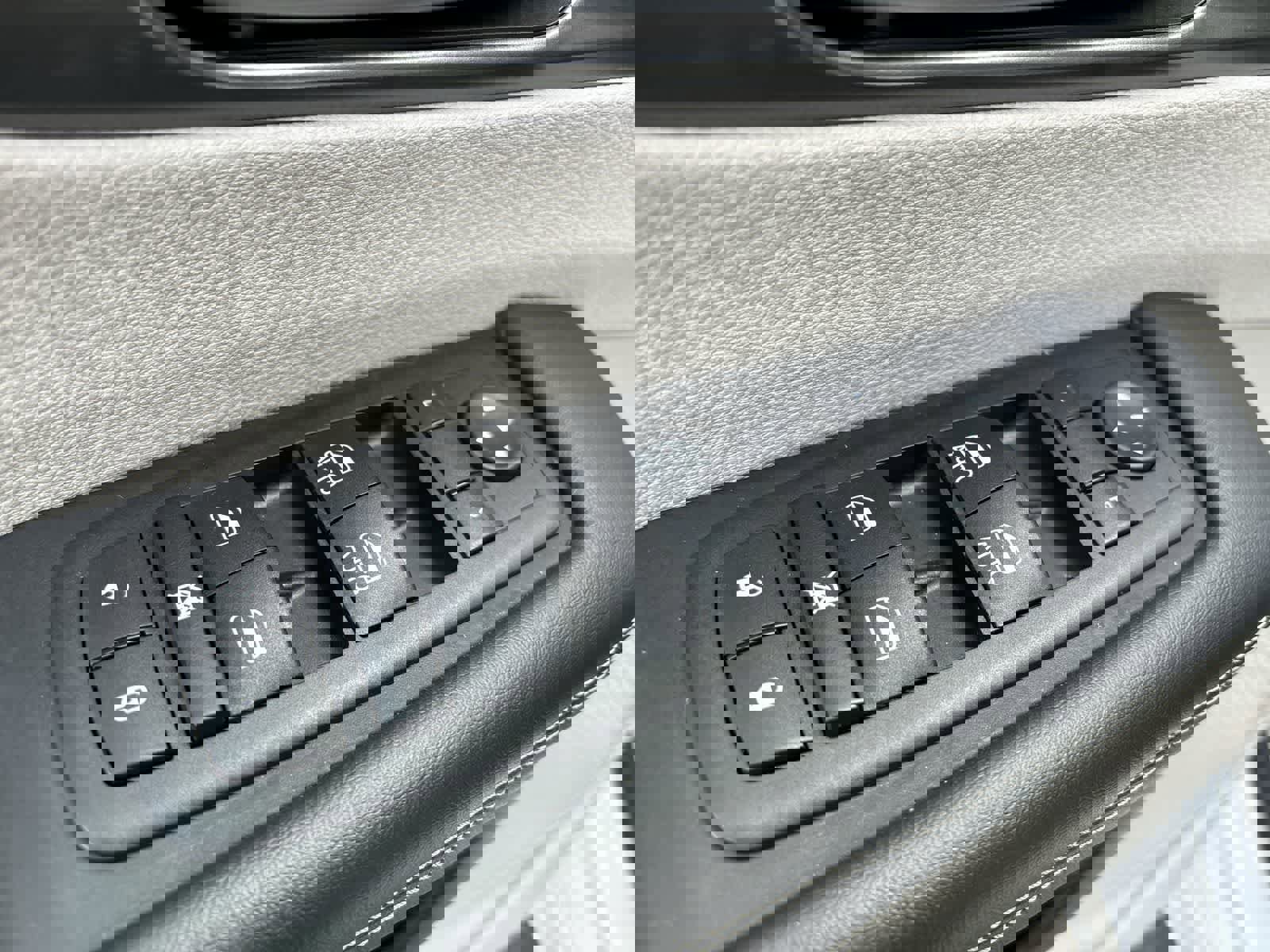 Certified 2024 Chrysler Pacifica Touring-L image 8